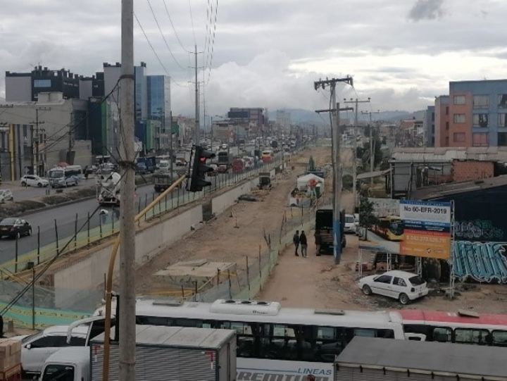 El lote uno en construcción de las estaciones y la ampliación de las calles de la Autopista Sur. Octubre 11 de 2022. Soacha, Cundinamarca.