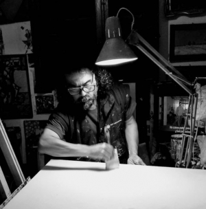 Juan Quiroschka en su taller pintando un cuadro|||