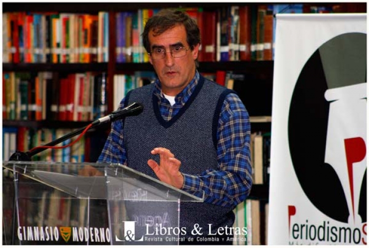Luis Fernando Garc&iacute;a N&uacute;&ntilde;ez durante el IX Premio Nacional de Literatura Libros y Letras 2012.