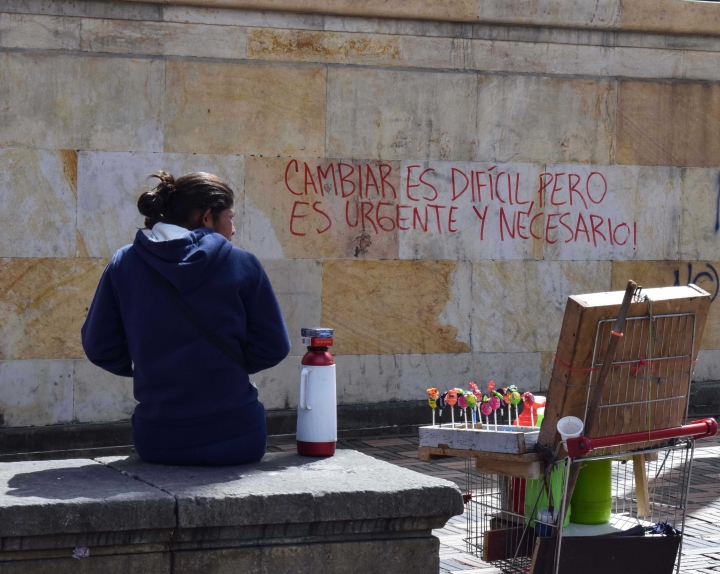 La lucha contra la fuerza p&uacute;blica no es una forma de protestar, son las ideas las que llevan al cambio.