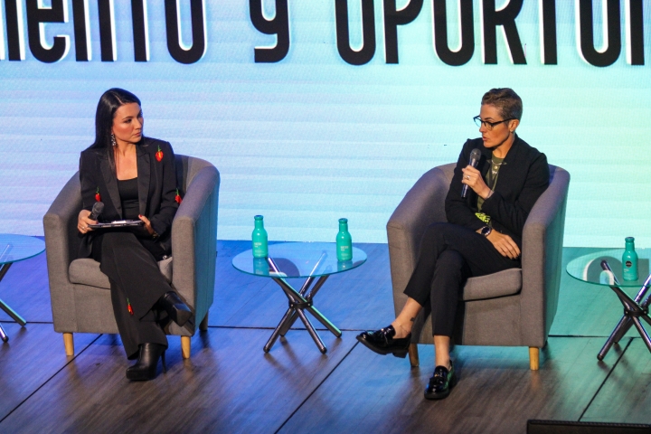 Conferencia: fútbol femenino sin fronteras. Panelista: Haley Carter, VP Orlando Pride