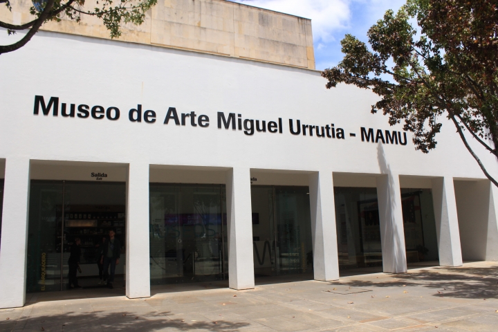 La curadur&iacute;a de la exposici&oacute;n fue realizada por Ana Mar&iacute;a Lozano.