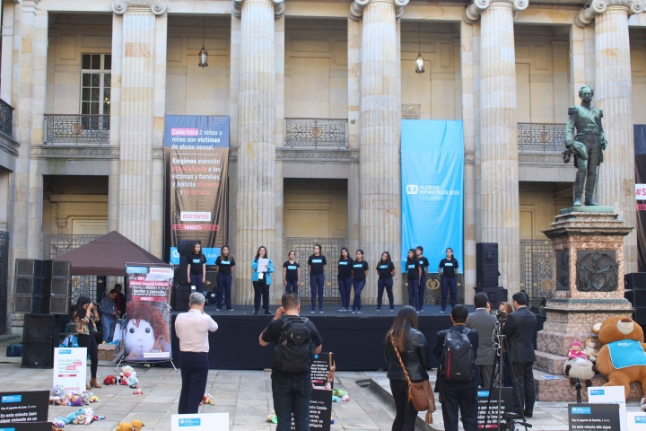 J&oacute;venes colaboradores de Aldeas Infantiles