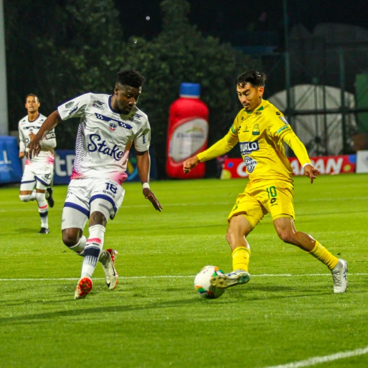 Fabi&aacute;n Sanbueza, capit&aacute;n y l&iacute;der del Bucaramanga que a&uacute;n sue&ntilde;a con la final de diciembre