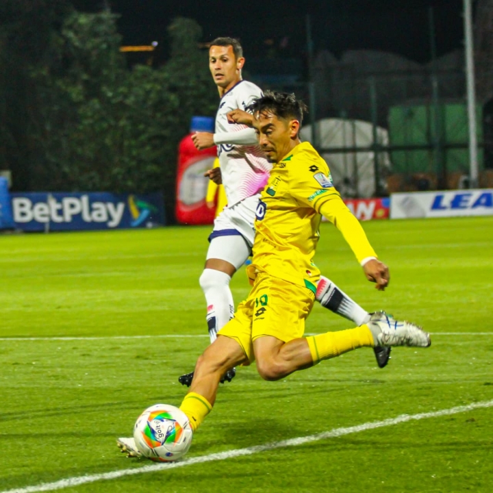 Fabián Sambueza puso el 2-0 en el minuto 78 liquidando el encuentro