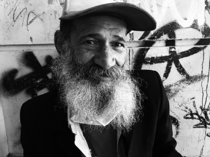 Retrato a H&eacute;ctor, habitante de calle, en la S&eacute;ptima de Bogot&aacute;