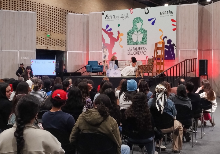 La presentaci&oacute;n del libro se realiz&oacute; en el Gran Sal&oacute;n C de Corferias, que se qued&oacute; corto ante la asistencia masiva del p&uacute;blico.