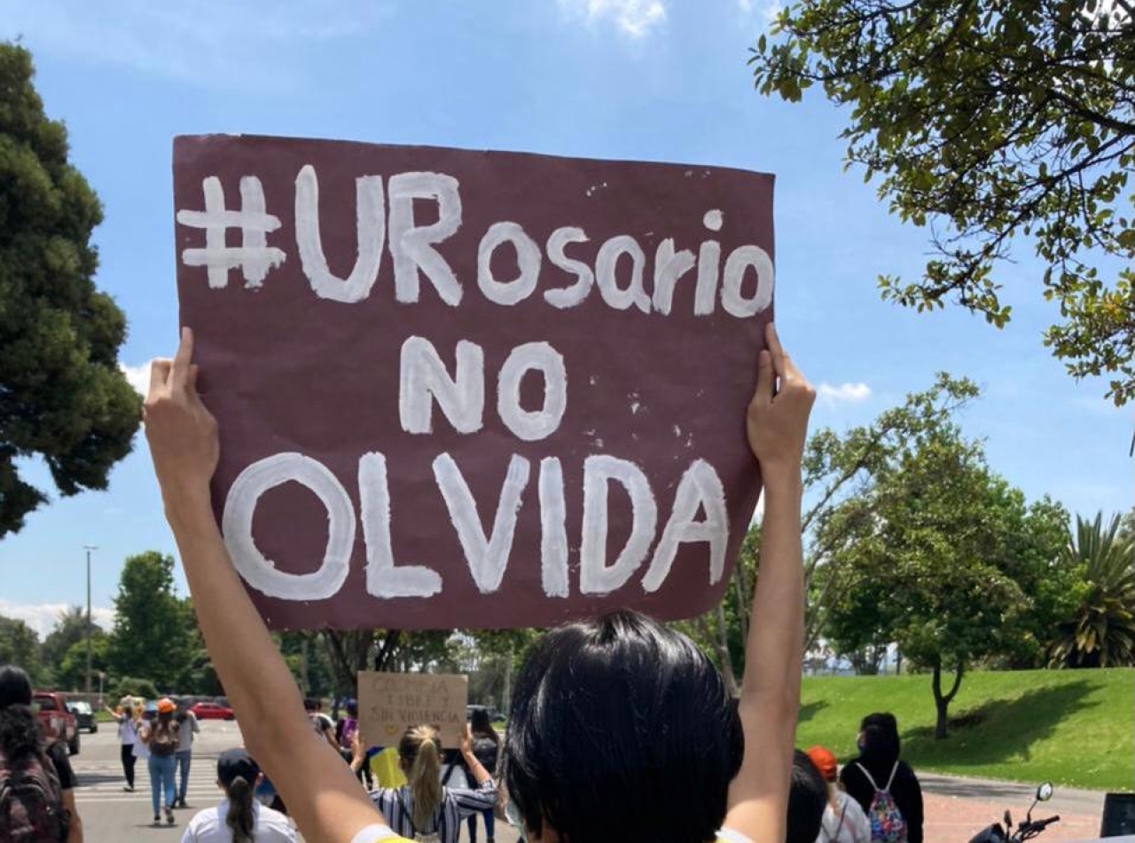 Marcha pacífica de estudiantes de la Universidad del  Rosario en el parque Simón Bolívar|||
