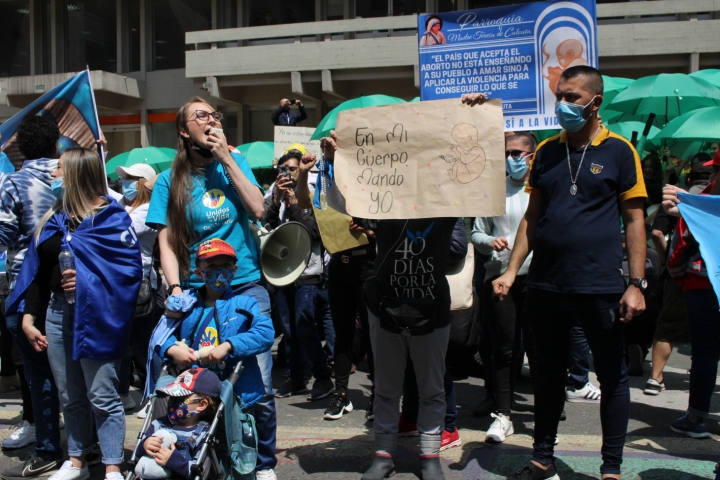 Así se vivió el plantón a favor y en contra de la despenalización del aborto en Colombia
