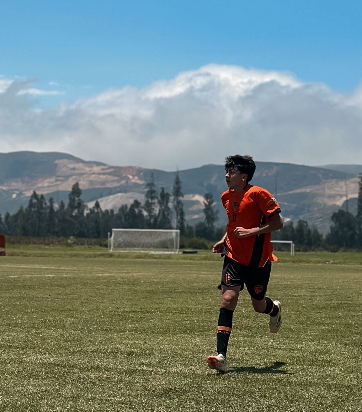Simone Adri&aacute;n Suarez Hern&aacute;ndez jugando en Colombia para La Tricolor