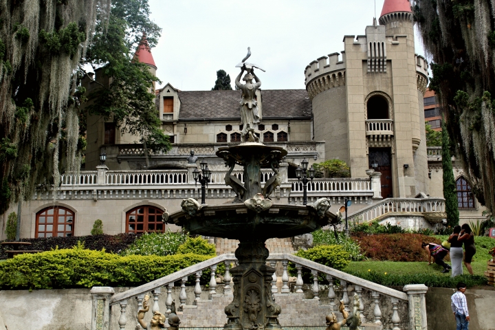 Nobleza y nostalgia: El castillo francés de Medellín