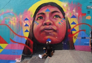 Indígena en La Candelaria|Tienda en el barrio San Rafael|Obreros en Distrito Grafiti|Rostros en Puente Aranda|Niños en el centro de Bogotá|||
