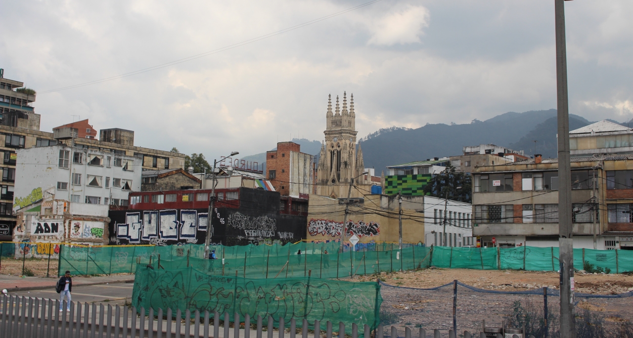 El metro eterno: la incertidumbre económica y vial de la avenida Caracas