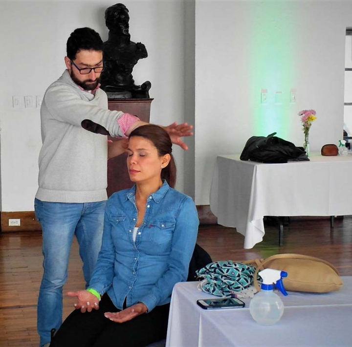 Los asistentes exploraron el poder emocional, espiritual, mental y f&iacute;sico, por medio de su vinculaci&oacute;n con los talleres de Sanaci&oacute;n Pr&aacute;nica