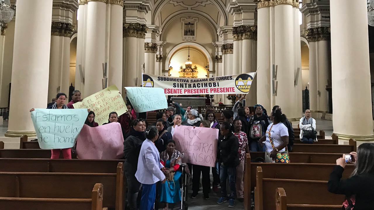 Madres comunitarias se toman la Catedral Primada de Colombia