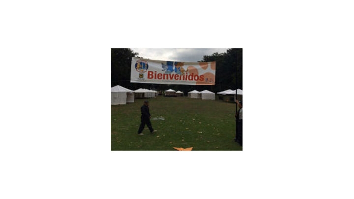 Preparativos para la jornada de adopci&oacute;n de perros y gatos en el parque Sim&oacute;n Bol&iacute;var