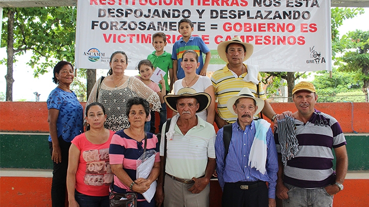 Miembros de Asocolvirt (Asociación Colombiana de Víctimas de Restitución de Tierras)