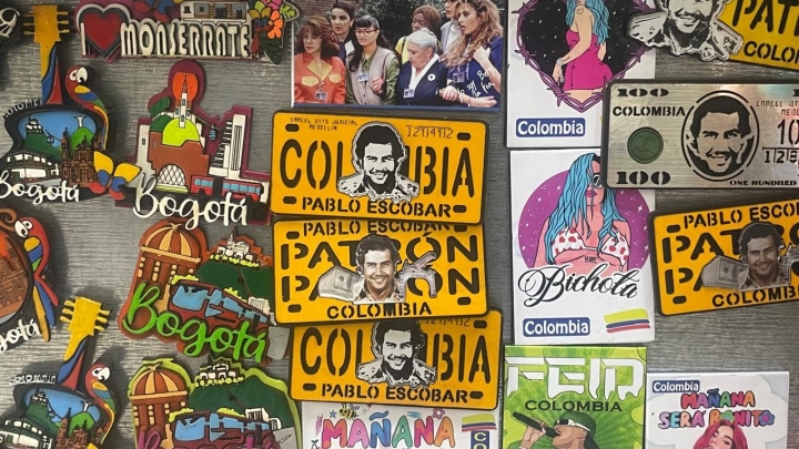 La ley de prohibici&oacute;n de apolog&iacute;a a personas condenadas busca regular el comercio alrededor de la narcocultura en Colombia.
