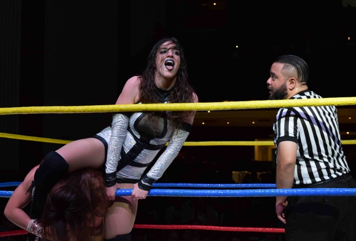 &lsquo;Solo por una noche&rsquo;: estrellas de lucha libre sobre el ring
