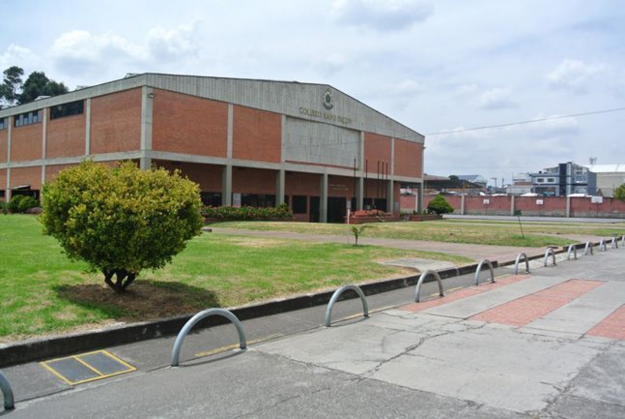 Fachada del Colegio Sans Façon|||