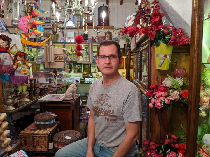 Oscar Celi en su tienda ‘Bonito Bonito’
