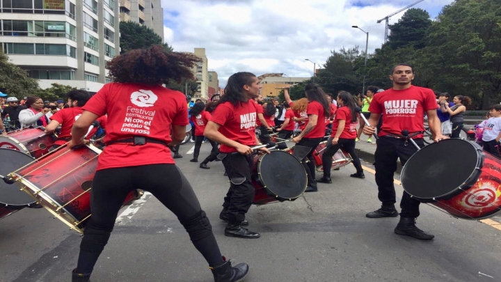 Una fiesta en la ciclovía da inicio al quinto Festival &#039;Ni con el pétalo de una rosa&#039;