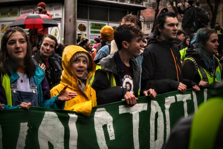 Greta Thunberg liderando la marcha en Bristol