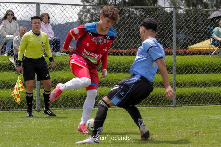 Daniel Rodríguez regateando