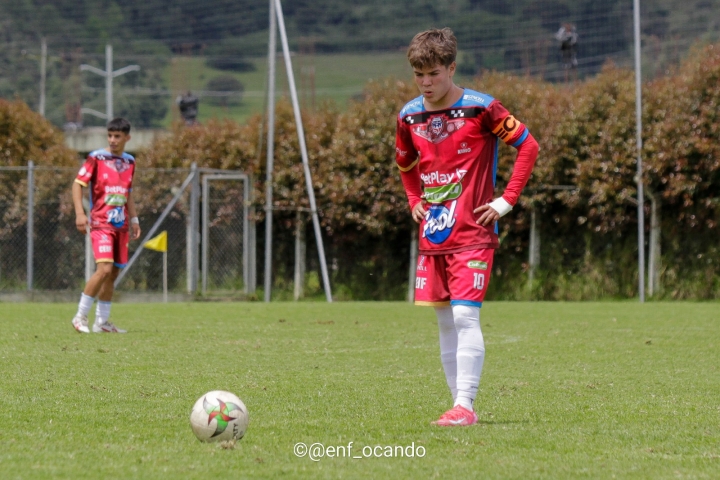 Daniel Rodríguez cobrando un tiro libre