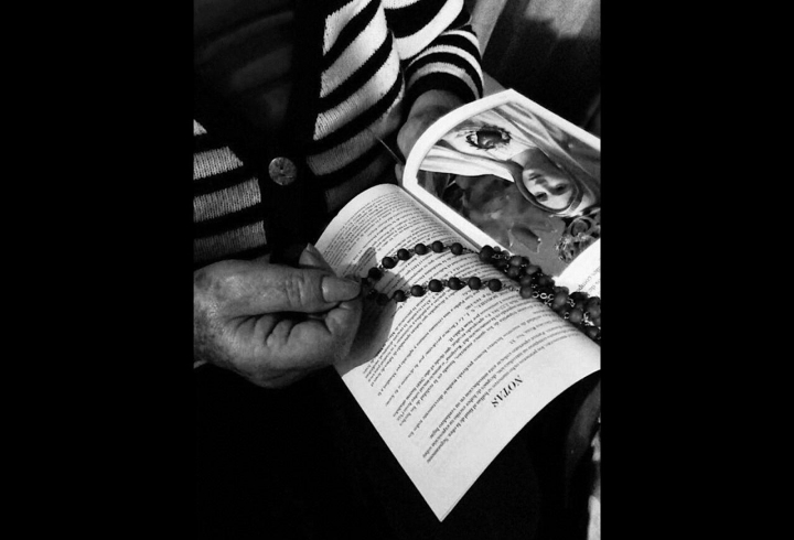 El Rosario como &uacute;nica espada contra esta guerra.La importancia del rezo del Rosario en la vida de un cat&oacute;lico. Rebeca hizo el Rosario todos los d&iacute;as de la Semana Santa a las 7:00 p.m.