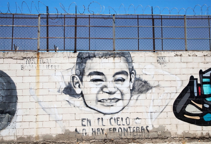 Graffiti en la frontera de Tijuana, entre M&eacute;xico y Estados Unidos