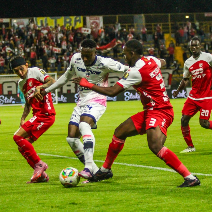 Partido entre Santafe y Fortaleza en el estadio de Techo