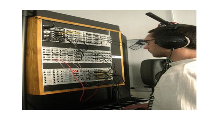 Los aparatos electr&oacute;nicos son fundamentales para esta m&uacute;sica experimental.