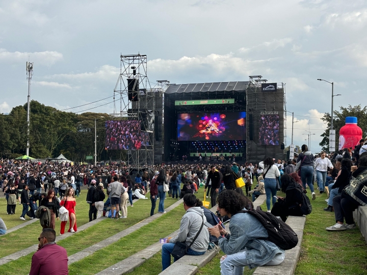 Salser&iacute;n durante su presentaci&oacute;n en la Tarima principal de Salsa al Parque 2024.