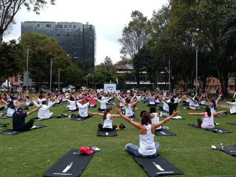  Pr&aacute;ctica de yoga en zonas verdes de Bogot&aacute;