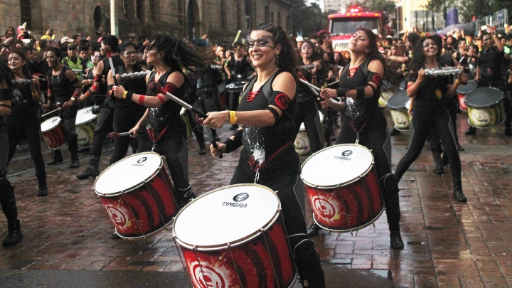 As&iacute; se vivi&oacute; el desfile inaugural del FITB 2016