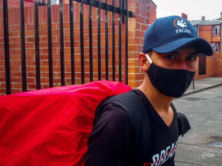 Foto: Las aplicaciones m&oacute;viles de domicilios y mensajer&iacute;a son actualmente la poblaci&oacute;n que m&aacute;s transita las calles.