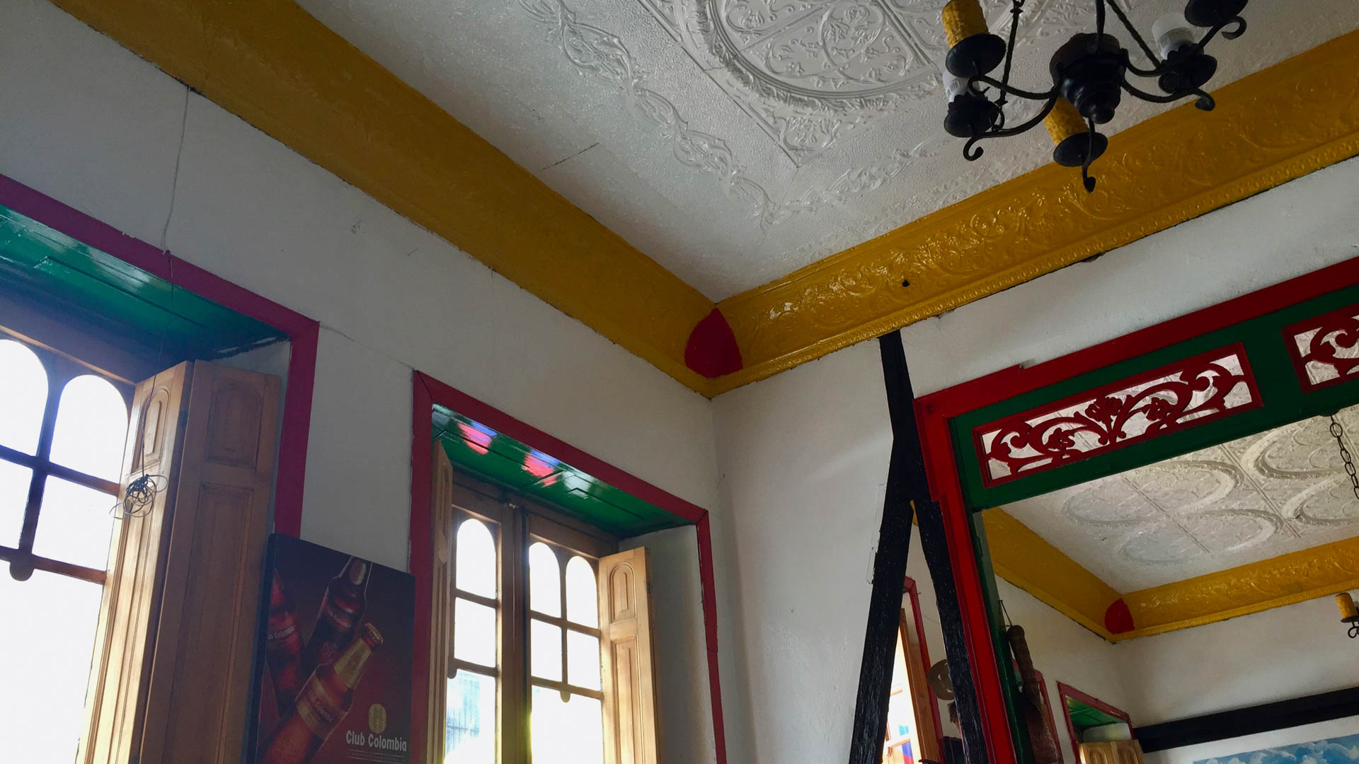 Decoración interior del restaurante El Consulado Paisa