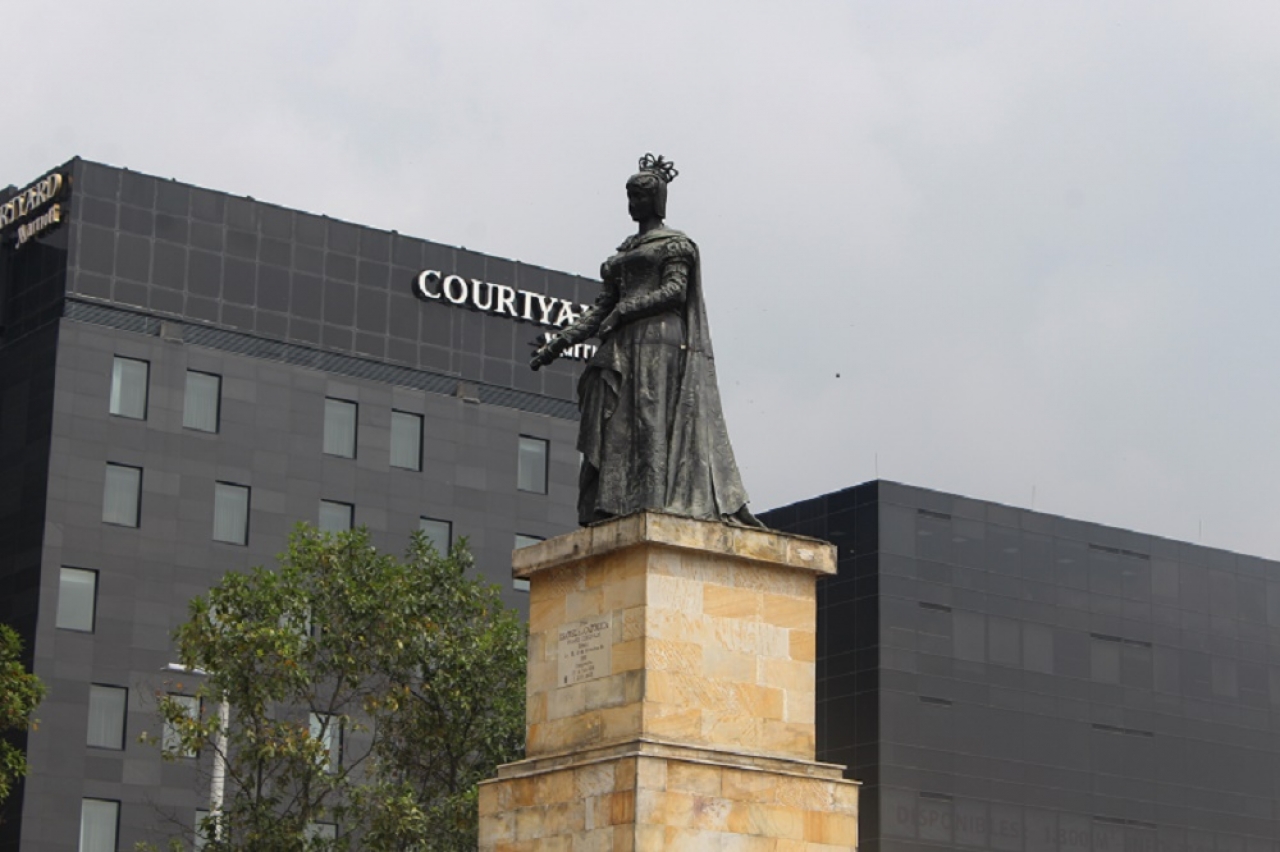 Colón y la reina Isabel de Castilla: De conquistadores a esculturas
