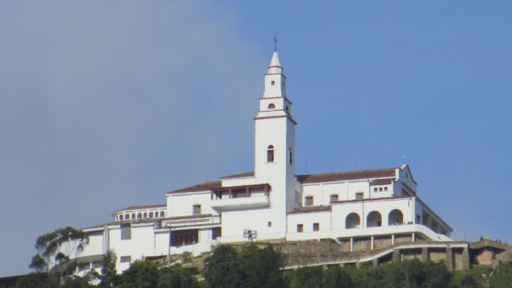 La administración del cerro está a cargo del Distrito y el clero de la ciudad. Monserrate