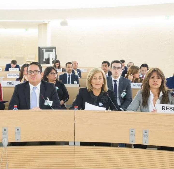 Yolanda en una reunión con las Naciones Unidas para hablar sobre el acuerdo de paz.