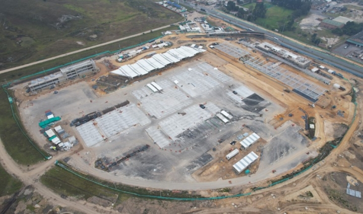 Patio portal El Vínculo en construcción en la Autopista Sur camino a Sibaté. Octubre 2022. Soacha, Cundinamarca.