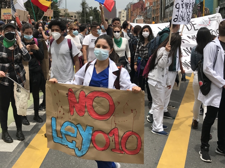 Manifestantes se pronuncian en contra de la ley 010 (Reforma a la salud). 5/05/2021.