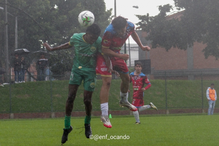 Fortaleza recibió una tarjeta roja en los últimos minutos
