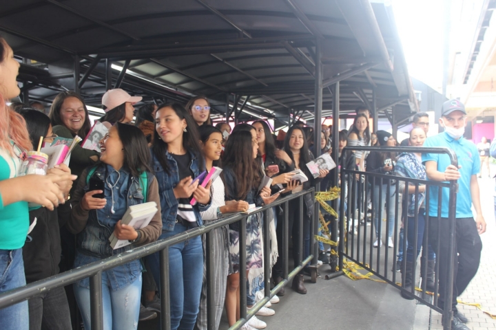 Se firmaron m&aacute;s de 1000 libros