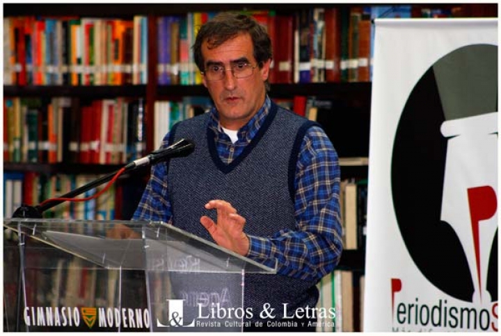 Luis Fernando García Núñez durante el IX Premio Nacional de Literatura Libros y Letras 2012.
