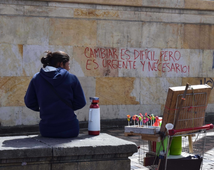 La lucha contra la fuerza pública no es una forma de protestar, son las ideas las que llevan al cambio.