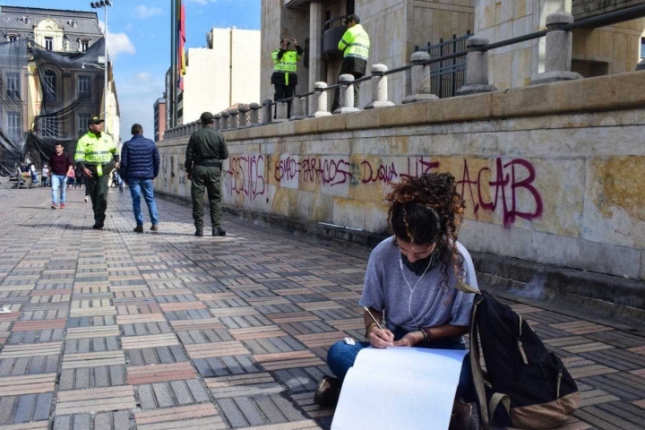 No solo perdura la pintura, el arte llena de esperanza la violencia vista durante la marcha.