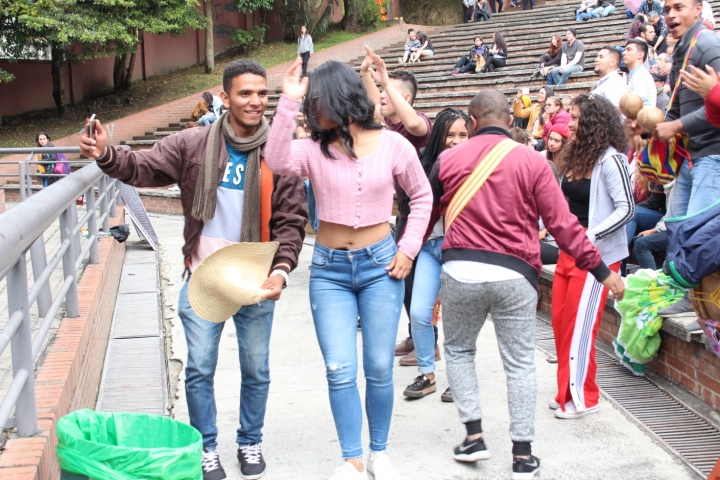 El público no paró de bailar todas las canciones del grupo.