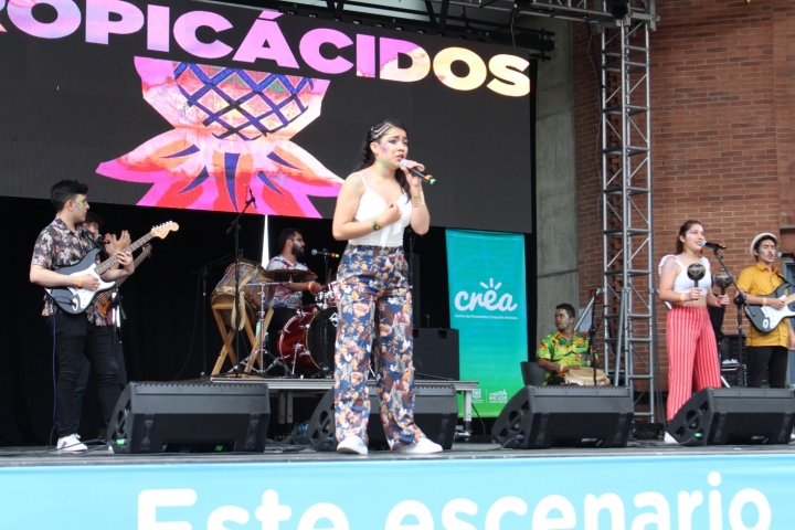 Presentación de Tropicácidos en el festival Tortazo Crea.
